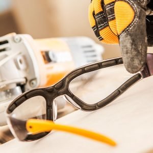 Dicas para limpeza e manutenção do seu óculos de segurança.